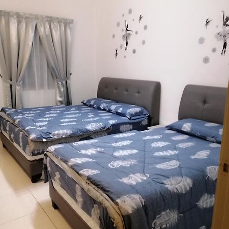 Alyaleesya Homestay Teres 伯恩仓 外观 照片