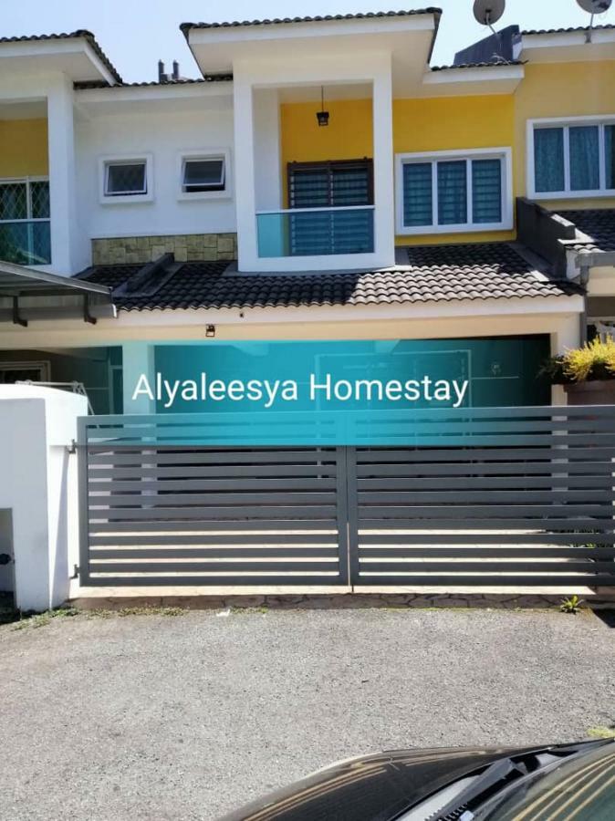 Alyaleesya Homestay Teres 伯恩仓 外观 照片