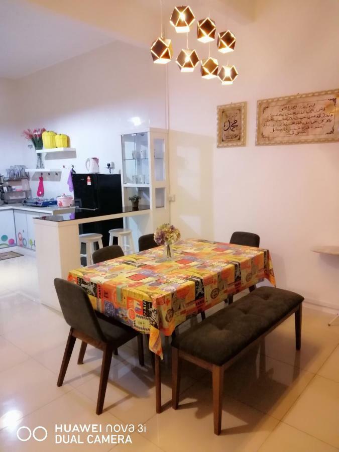 Alyaleesya Homestay Teres 伯恩仓 外观 照片