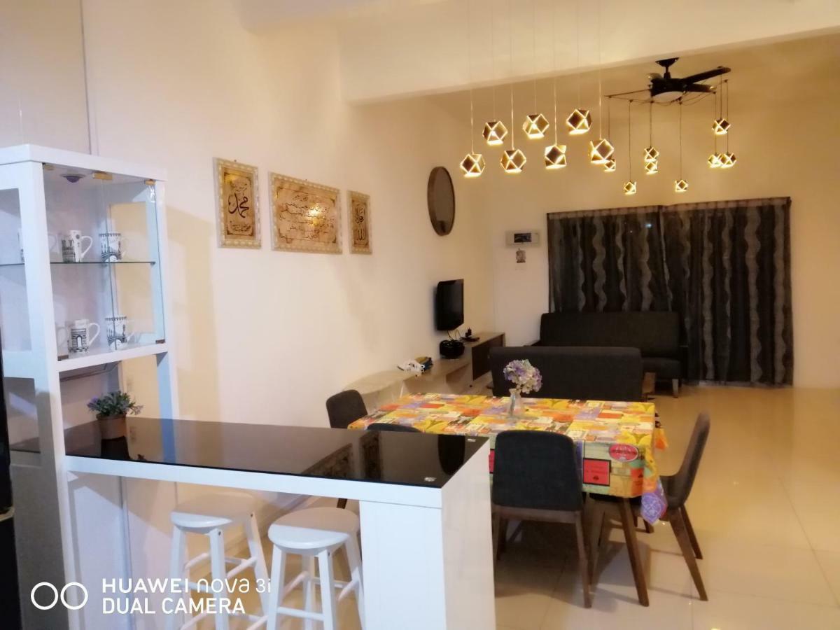 Alyaleesya Homestay Teres 伯恩仓 外观 照片