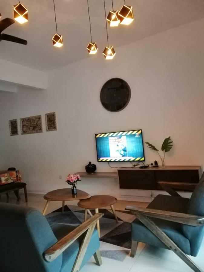 Alyaleesya Homestay Teres 伯恩仓 外观 照片