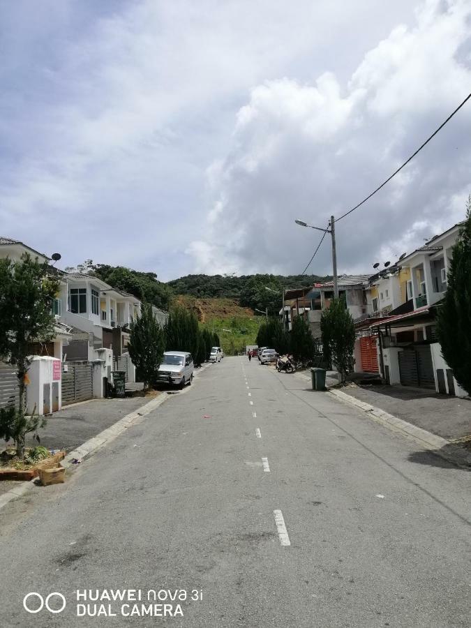 Alyaleesya Homestay Teres 伯恩仓 外观 照片